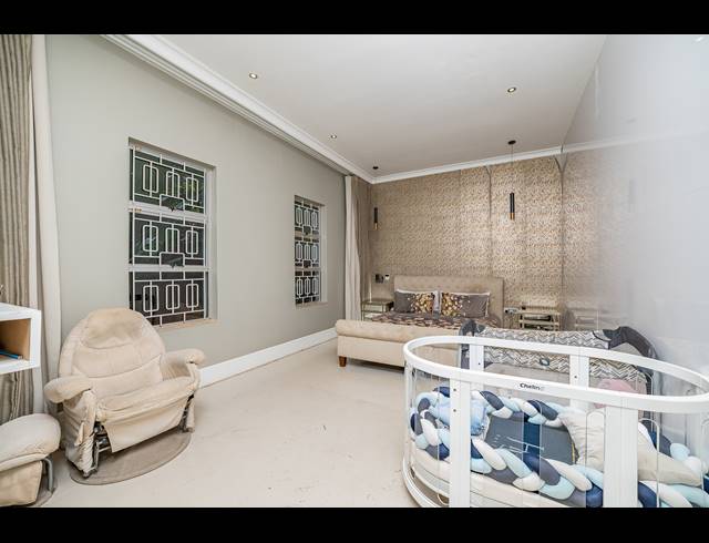 4 BEDROOM TOWNHOUSE FOR SALE IN ESSENWOOD